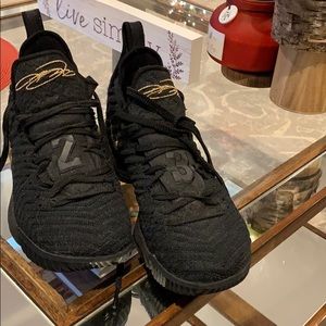 Nike Black and Gold Men's Sneakers